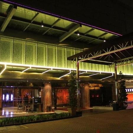 108 Hotel By Him Jakarta Buitenkant foto
