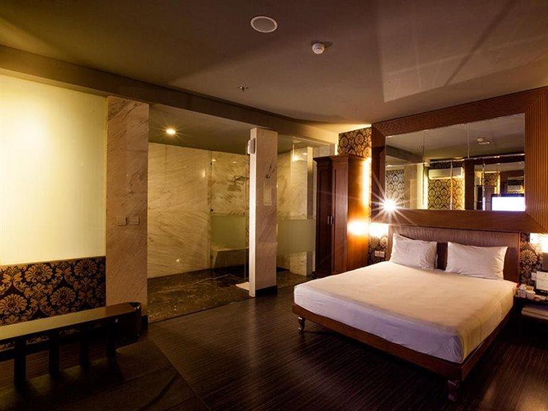 108 Hotel By Him Jakarta Buitenkant foto