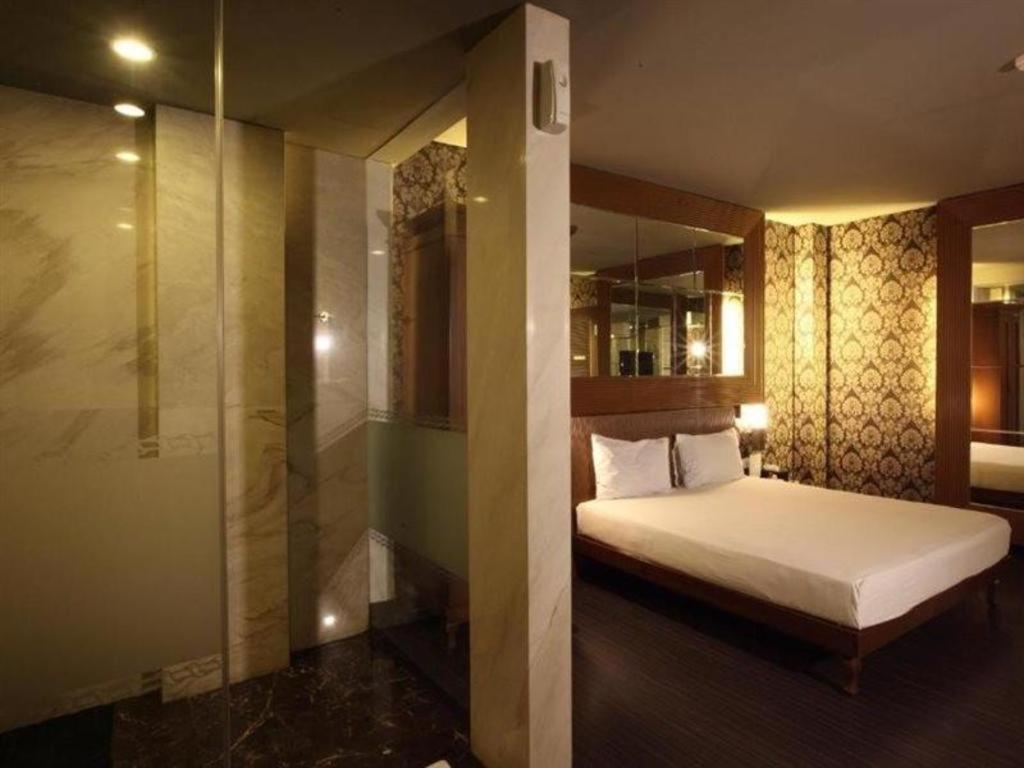 108 Hotel By Him Jakarta Buitenkant foto