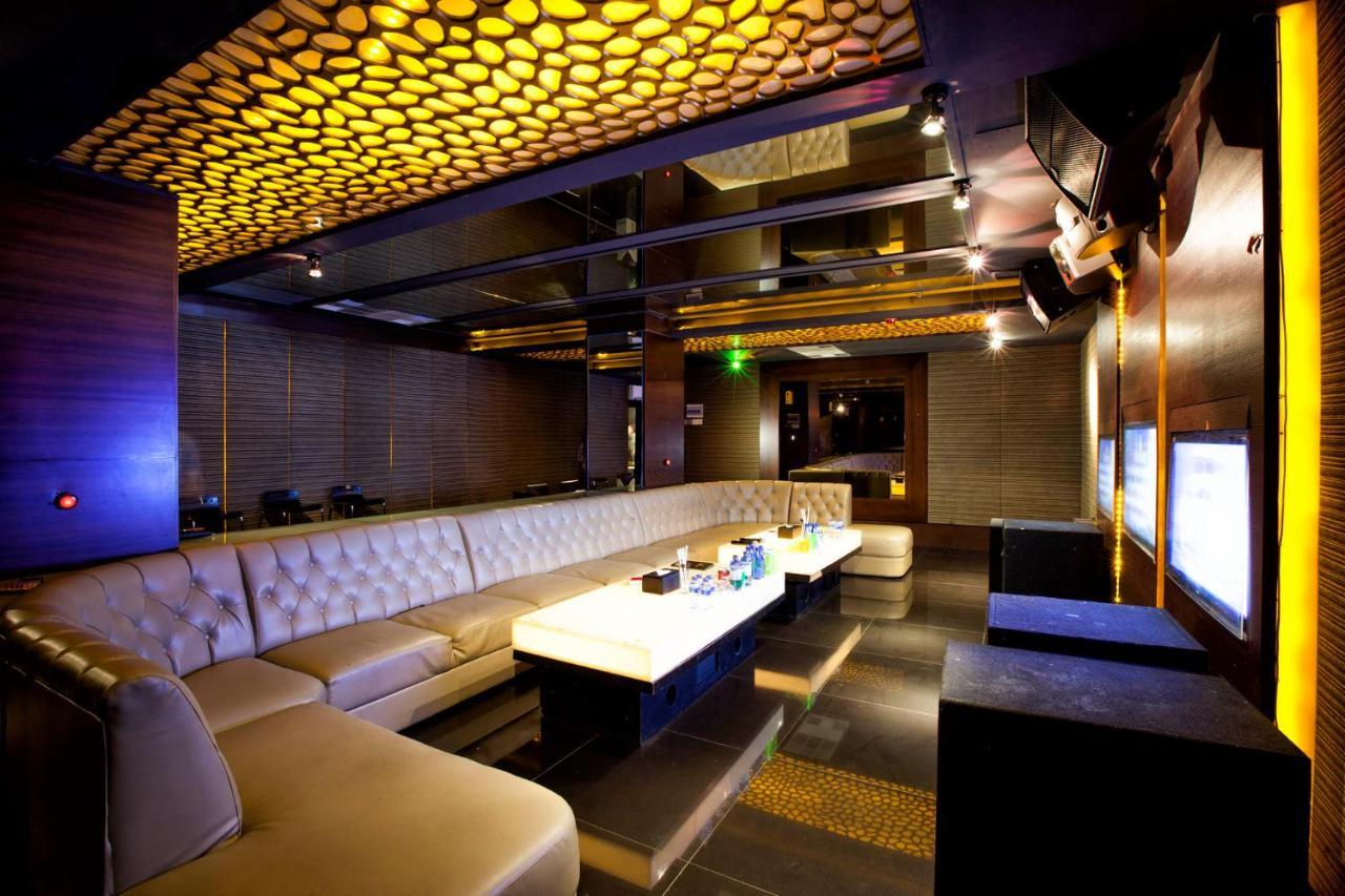 108 Hotel By Him Jakarta Buitenkant foto