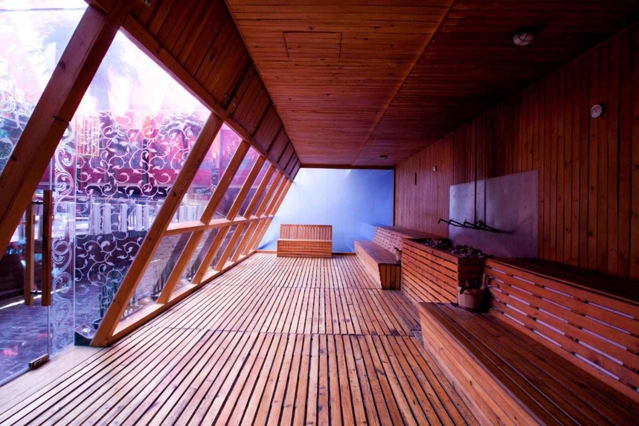 108 Hotel By Him Jakarta Buitenkant foto