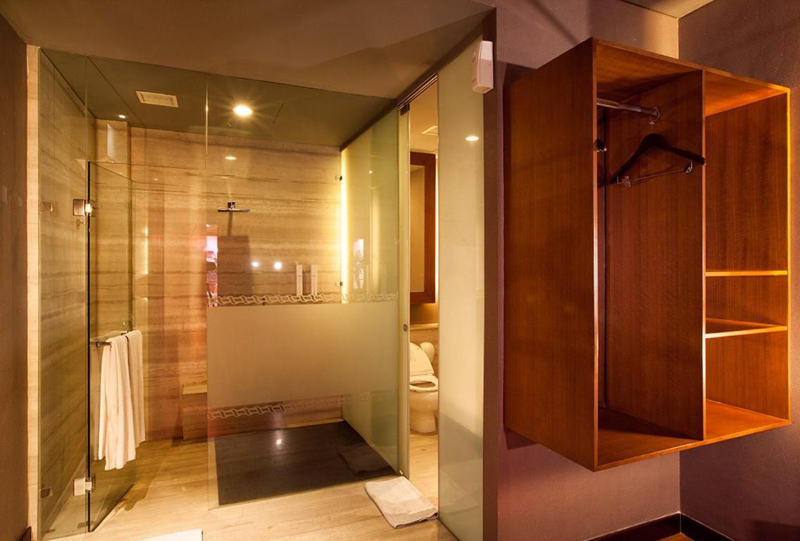 108 Hotel By Him Jakarta Buitenkant foto
