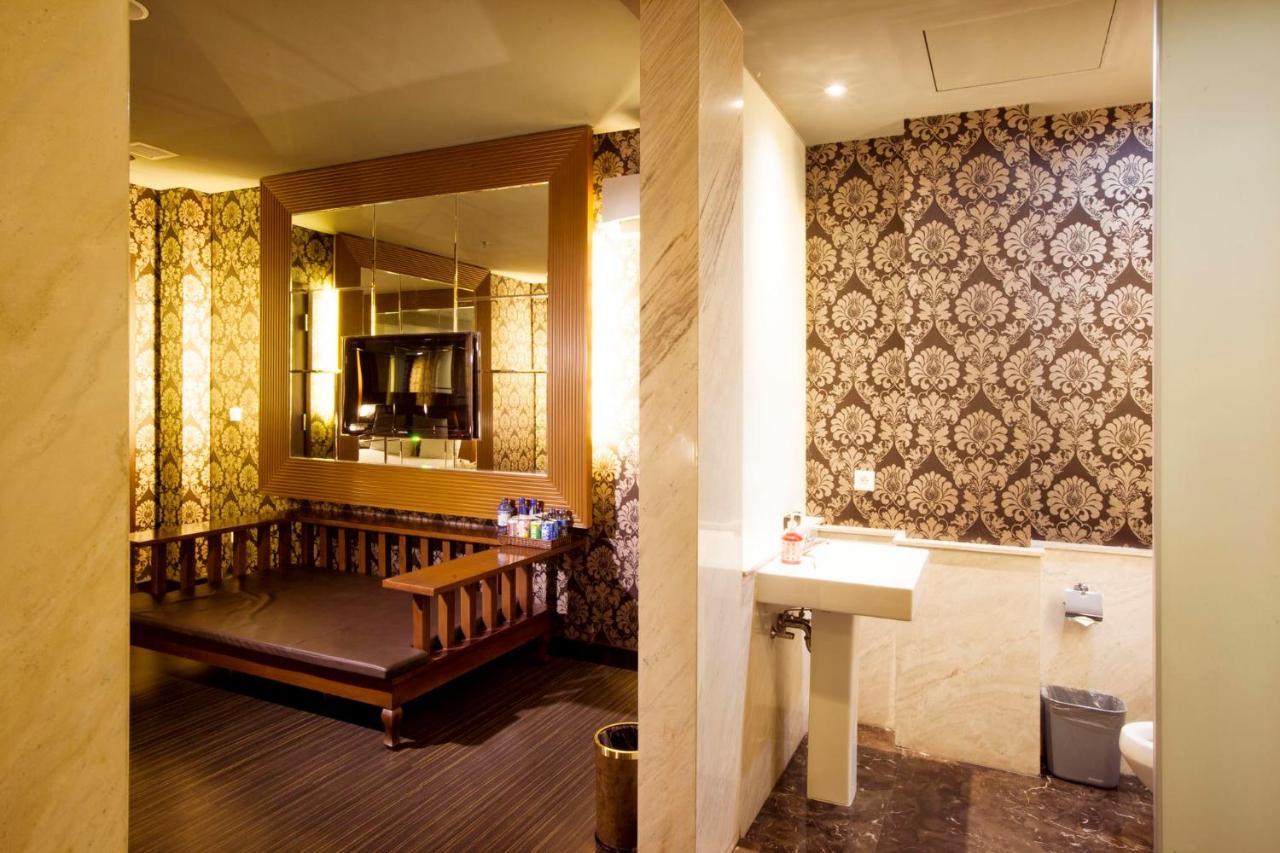 108 Hotel By Him Jakarta Buitenkant foto