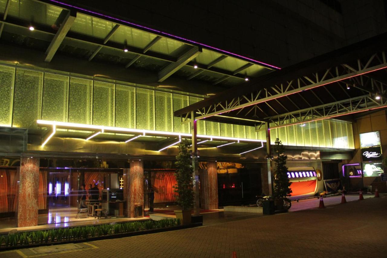 108 Hotel By Him Jakarta Buitenkant foto