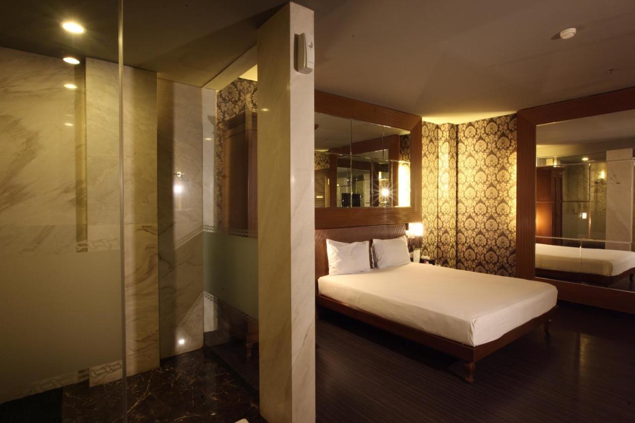 108 Hotel By Him Jakarta Buitenkant foto