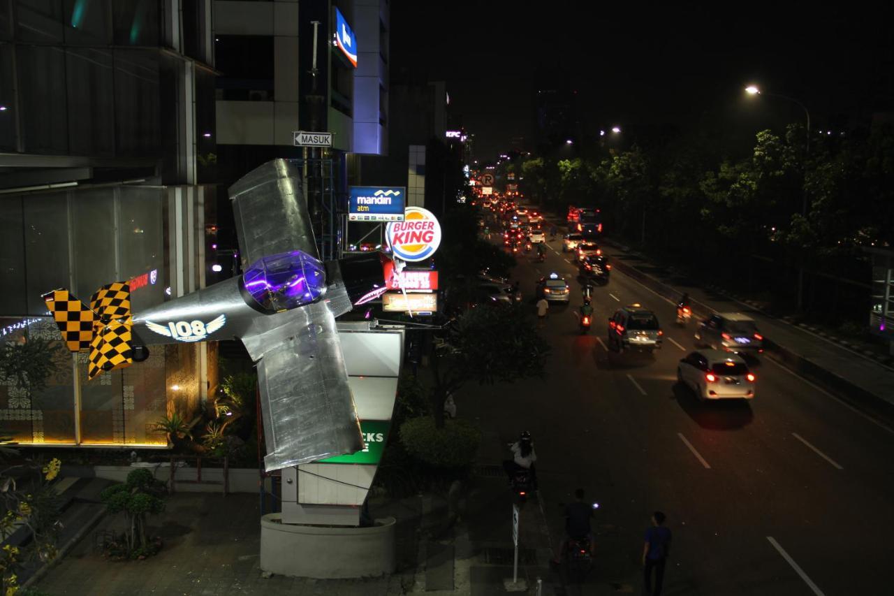 108 Hotel By Him Jakarta Buitenkant foto