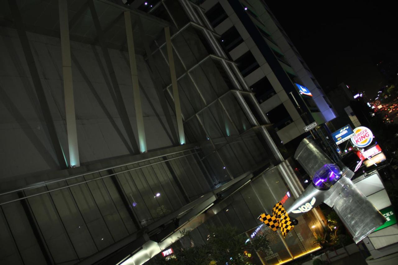 108 Hotel By Him Jakarta Buitenkant foto